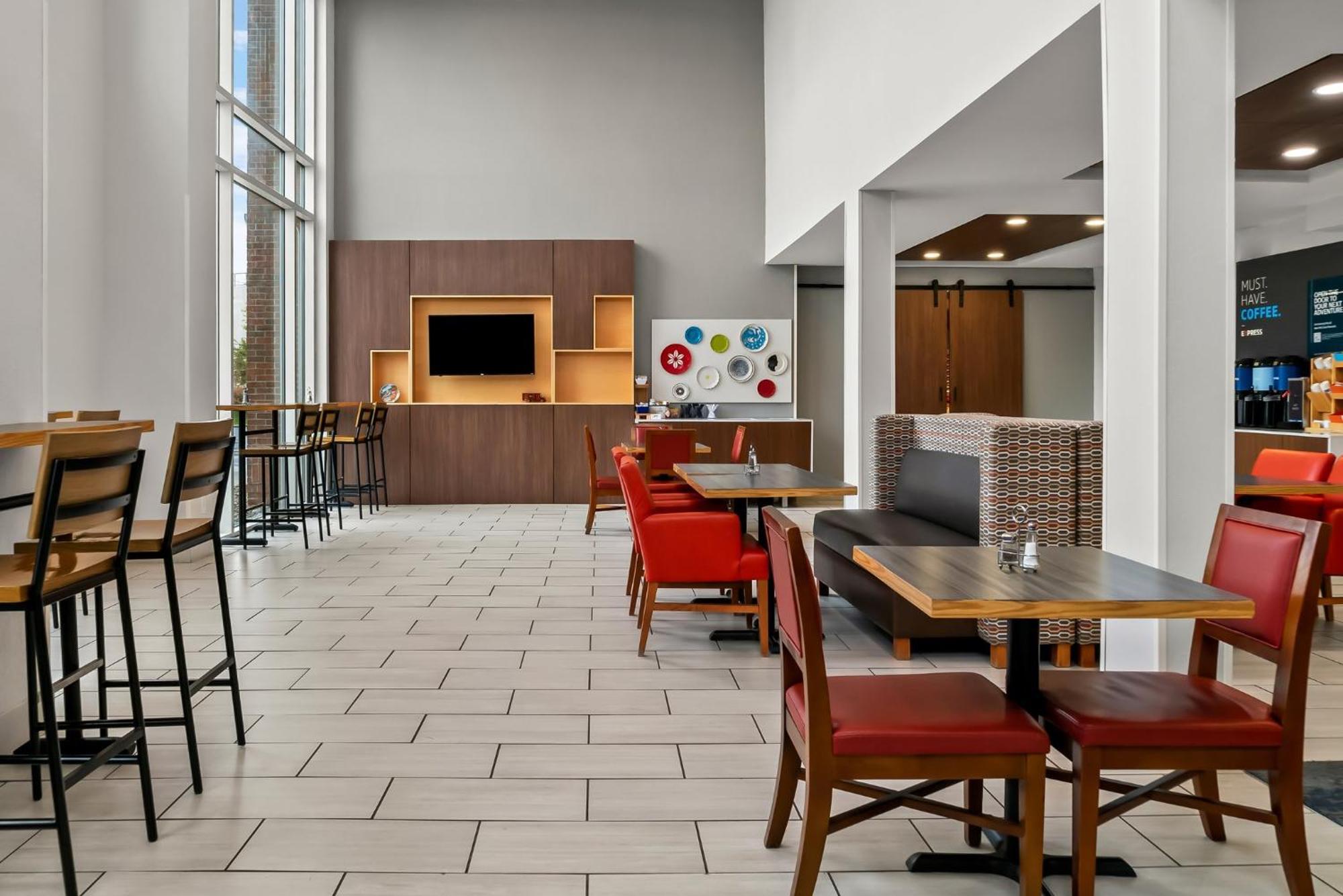 Holiday Inn Express Hotel & Suites Marion By Ihg Exterior foto