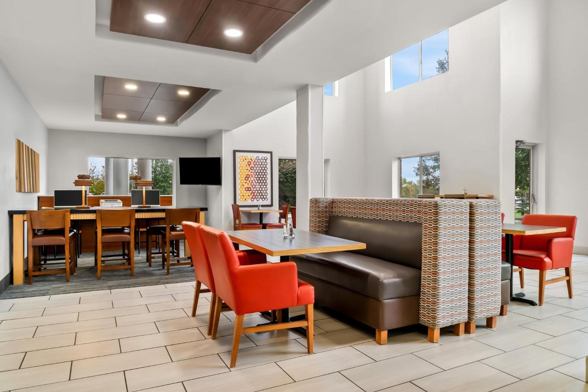 Holiday Inn Express Hotel & Suites Marion By Ihg Exterior foto